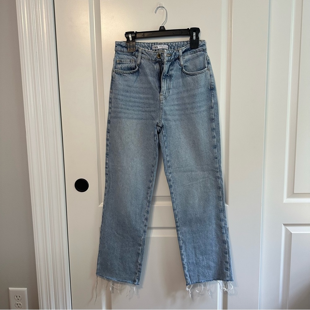 Zara Women’s Straight Leg Jeans